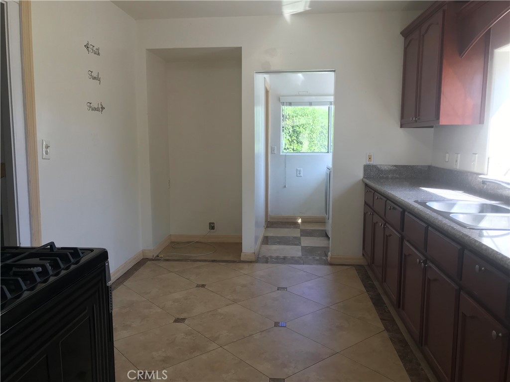 1028 Walnut 1/2 Property Photo 11
