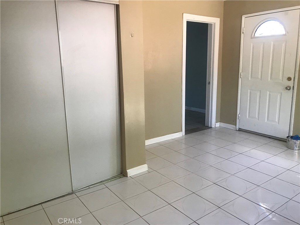 1028 Walnut 1/2 Property Photo 13