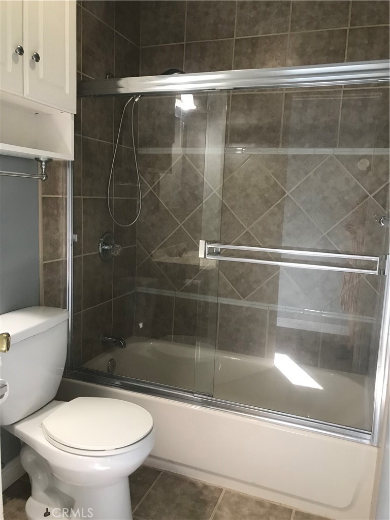 1028 Walnut 1/2 Property Photo 15