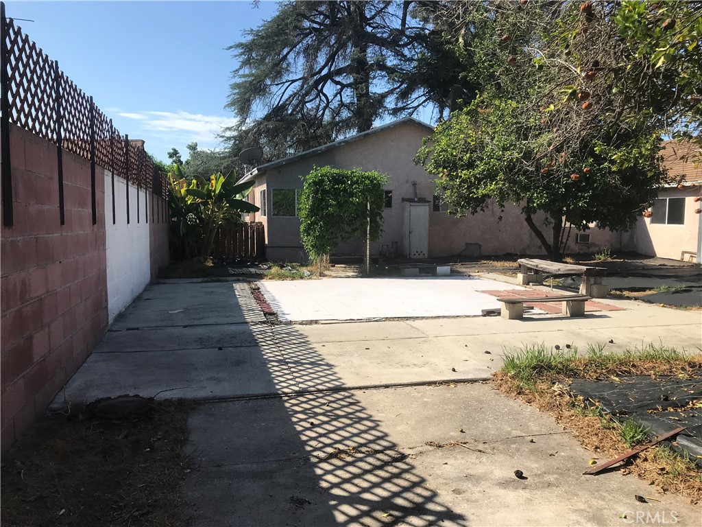 1028 Walnut 1/2 Property Photo 23
