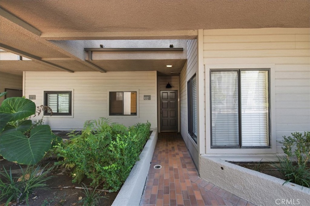 1310 E Orange Grove 102 Property Photo 4