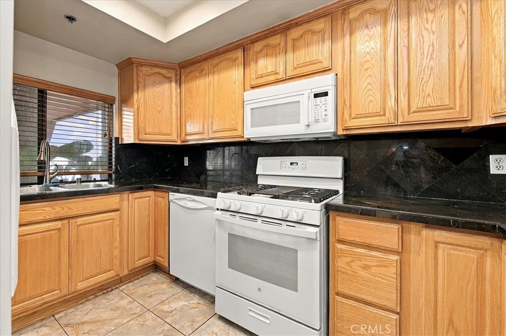1310 E Orange Grove 102 Property Photo 11