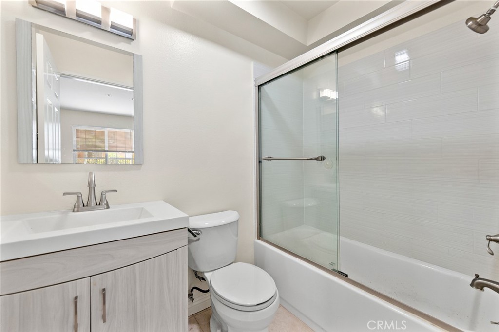 147 W Acacia 122 Property Photo 4