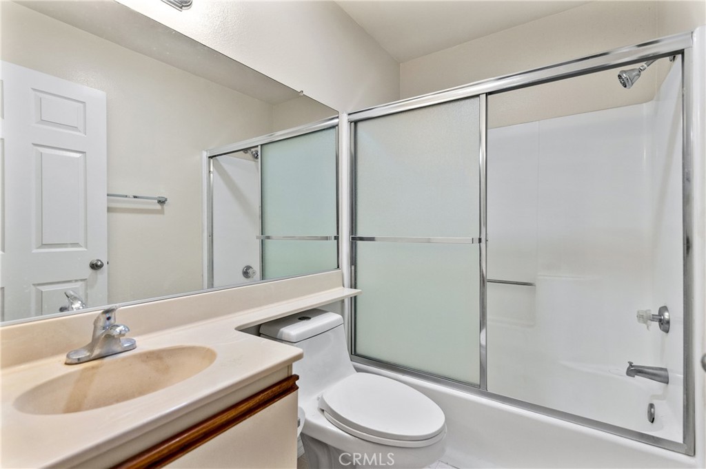 147 W Acacia 122 Property Photo 16