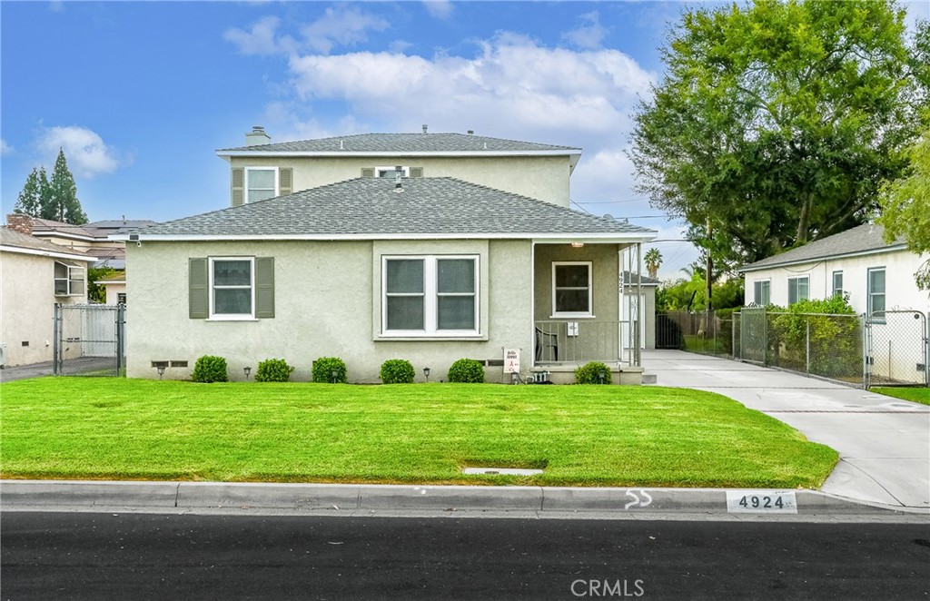 4924 Birchland Place Property Photo 4
