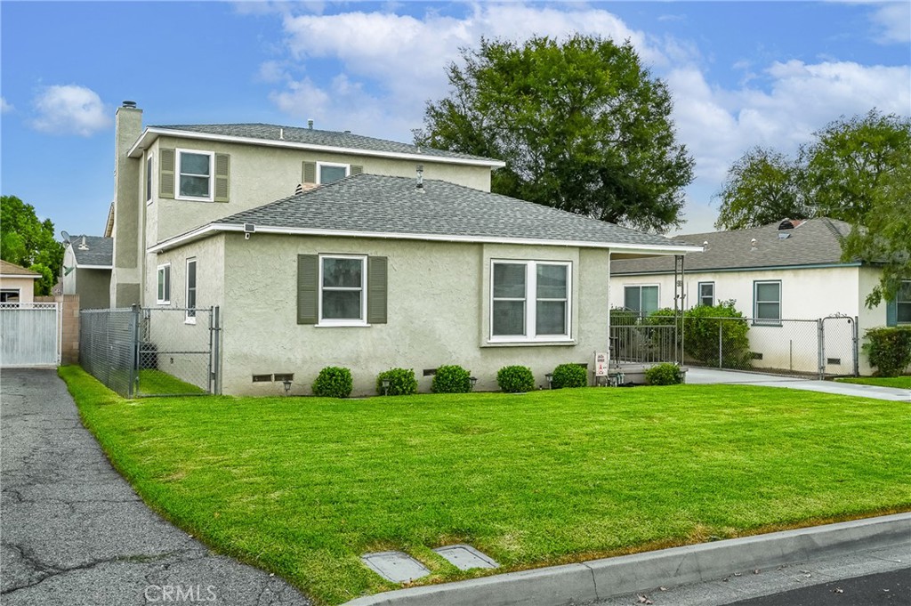 4924 Birchland Place Property Photo 6
