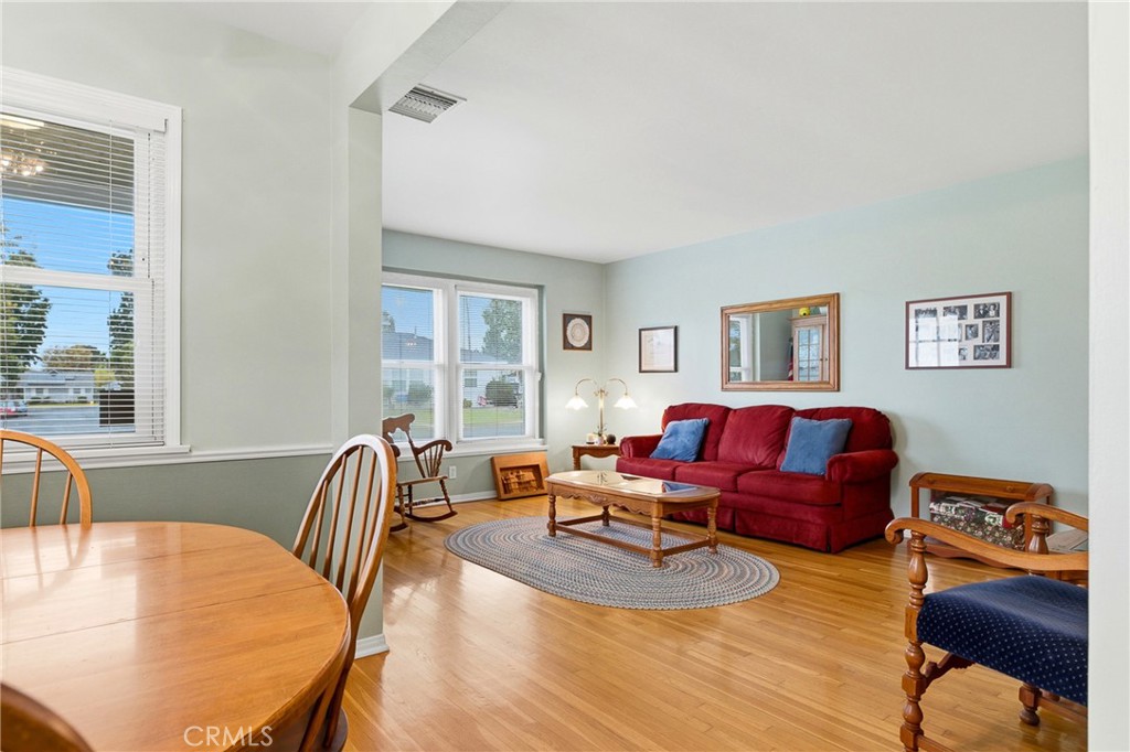 4924 Birchland Place Property Photo 9