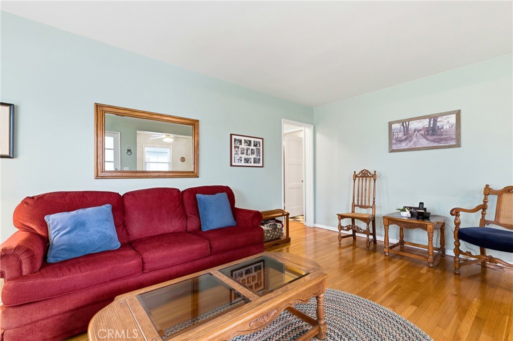 4924 Birchland Place Property Photo 10