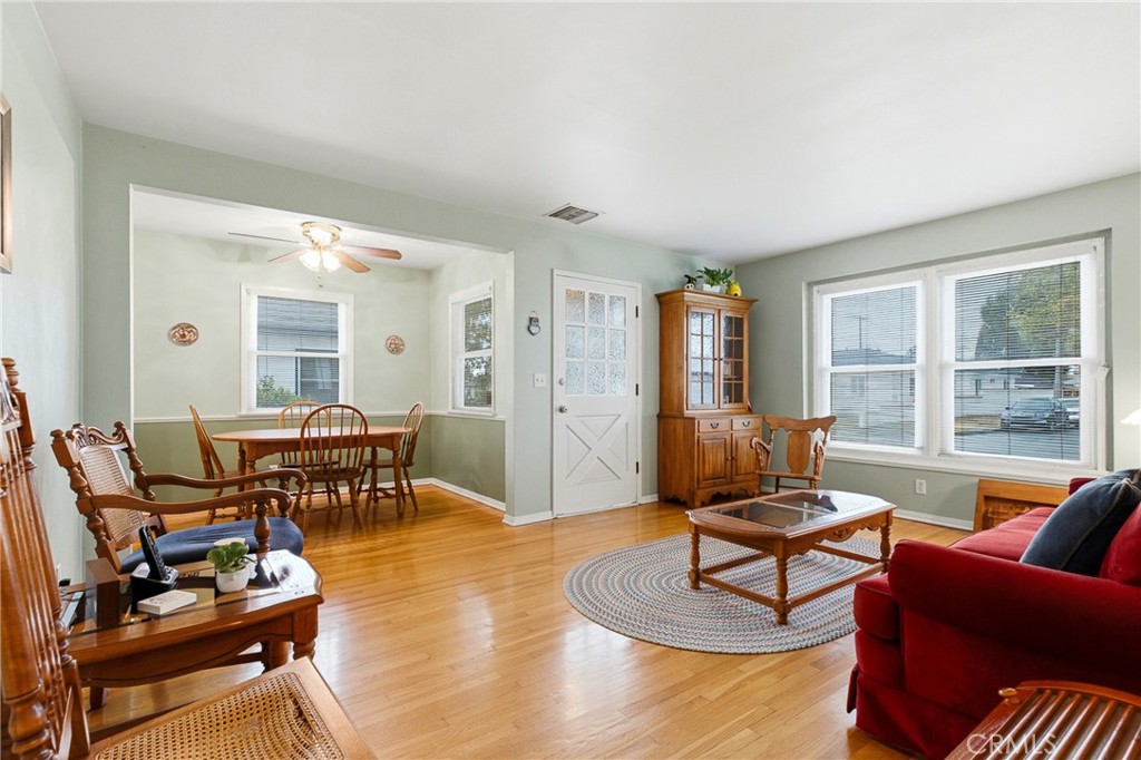 4924 Birchland Place Property Photo 13