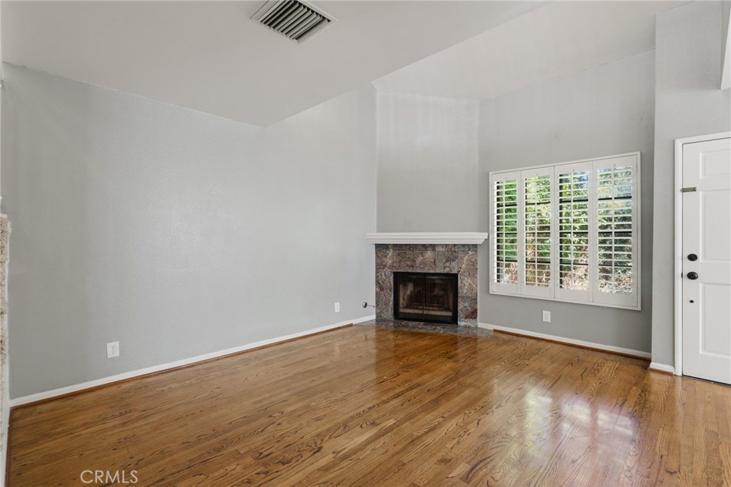 689 W Sierra Madre Property Photo 4