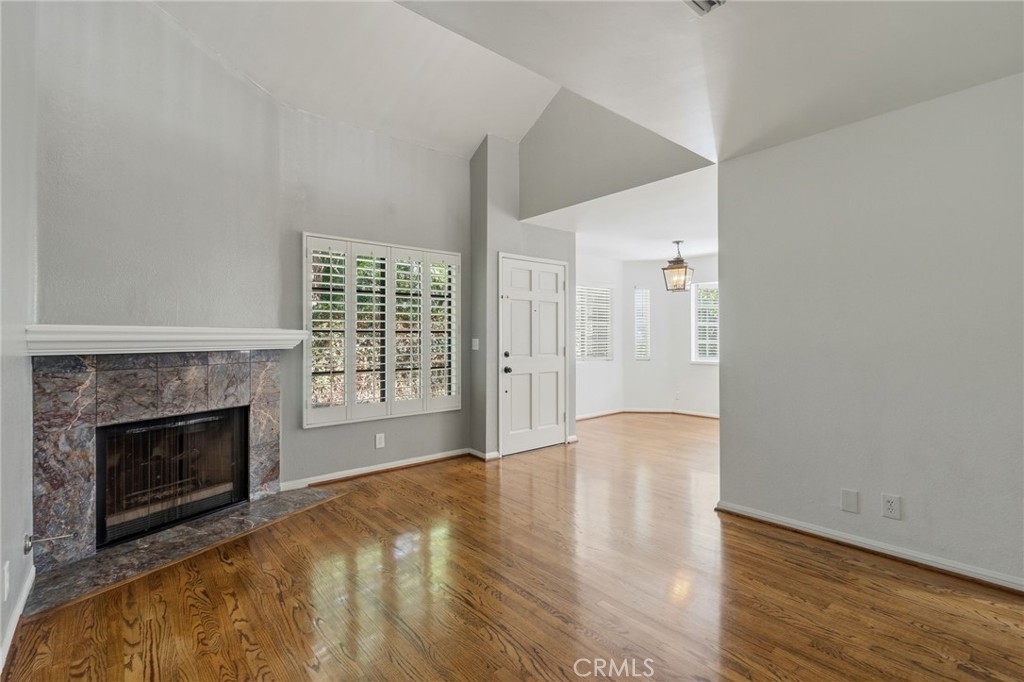 689 W Sierra Madre Property Photo 5