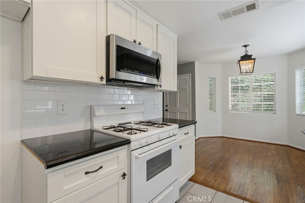 689 W Sierra Madre Property Photo 12