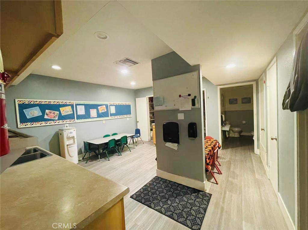14211 Newport Property Photo 2
