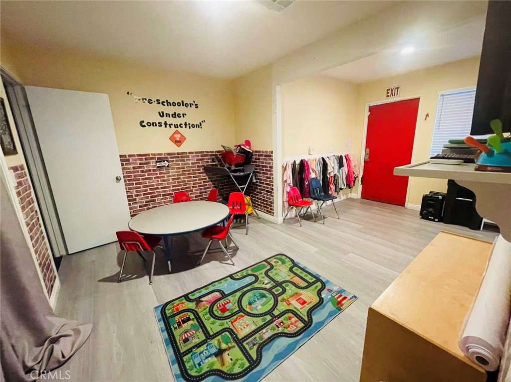 14211 Newport Property Photo 3