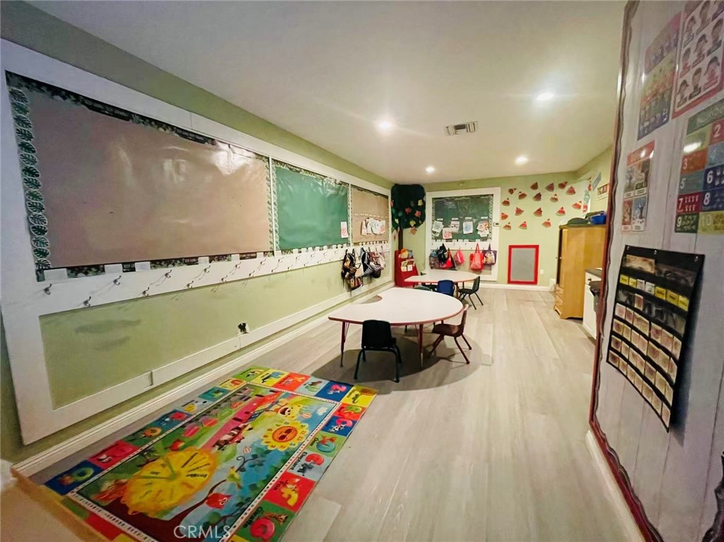 14211 Newport Property Photo 6