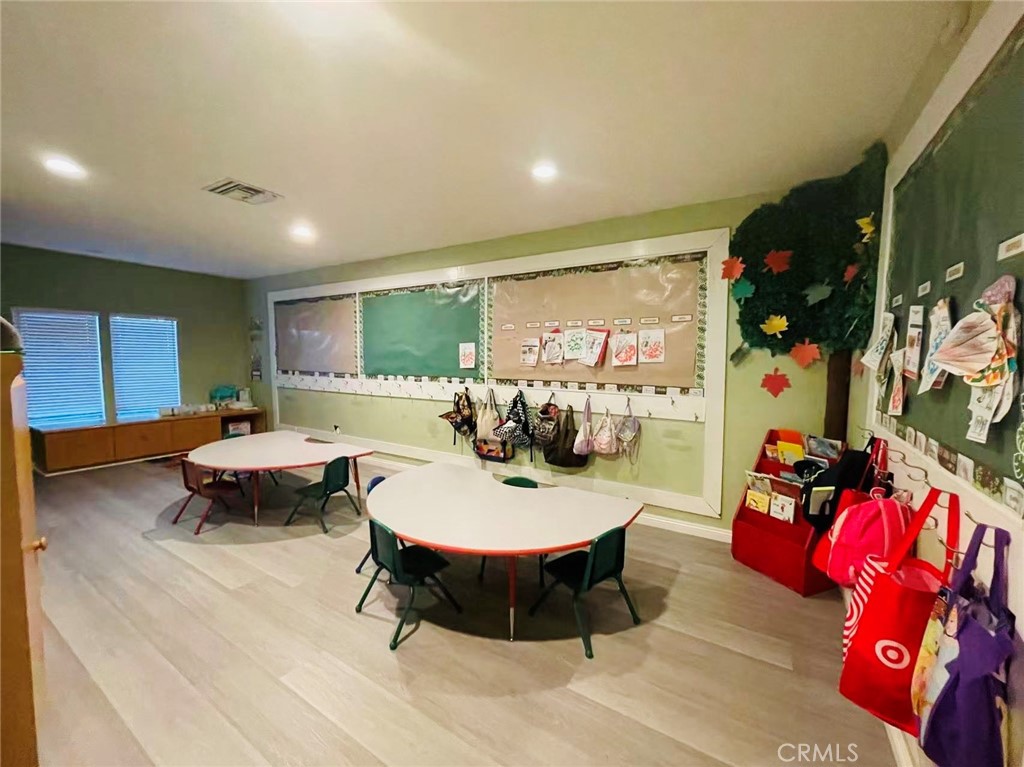 14211 Newport Property Photo 8