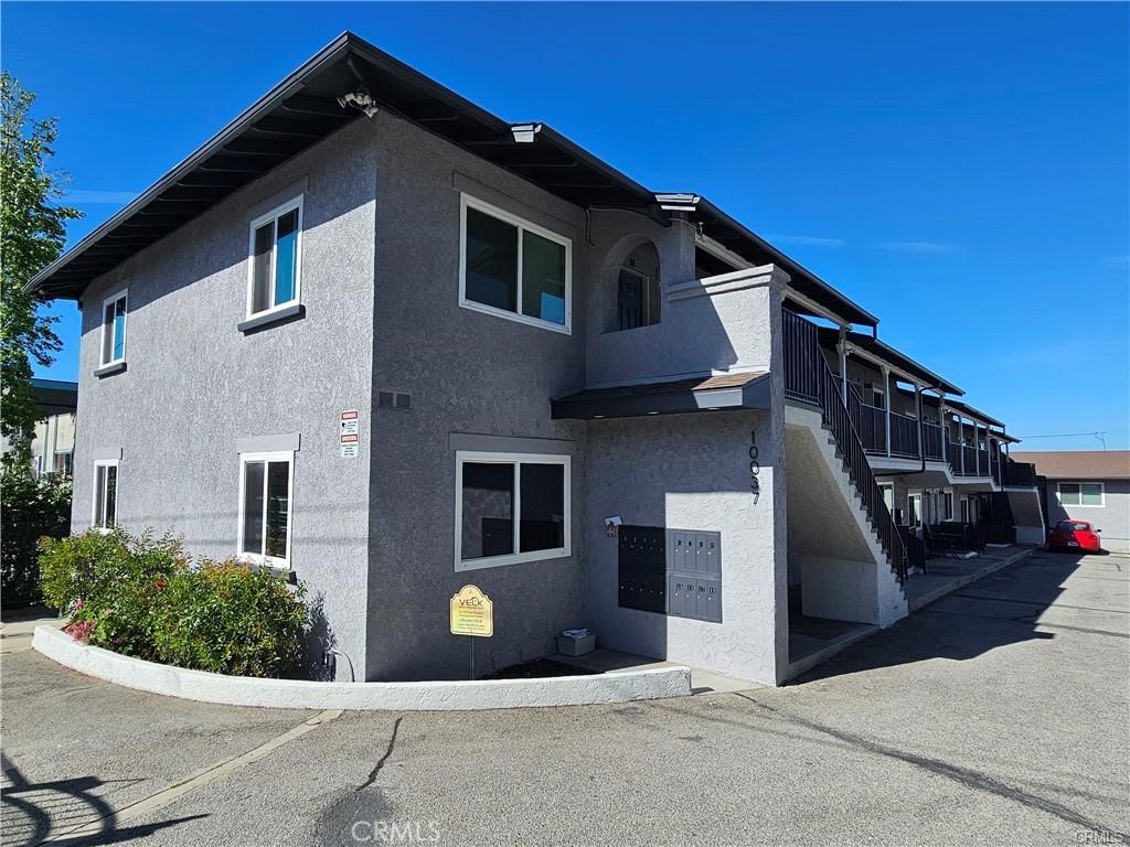 10037 Samoa Avenue 11 Property Photo 1
