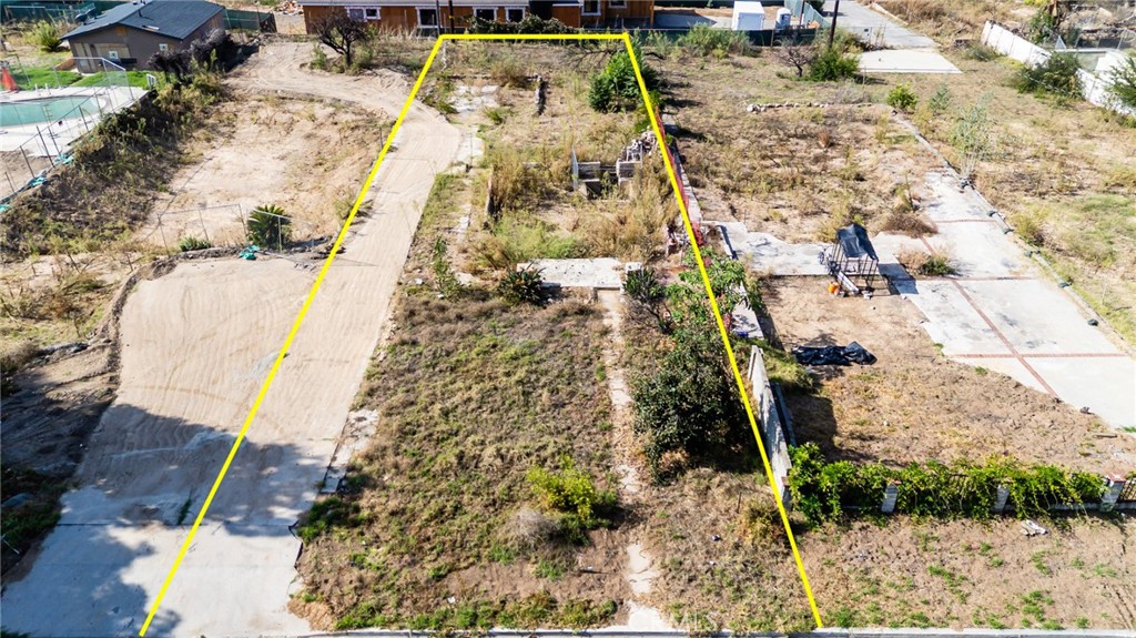 226 E Las Flores Drive Property Photo 5