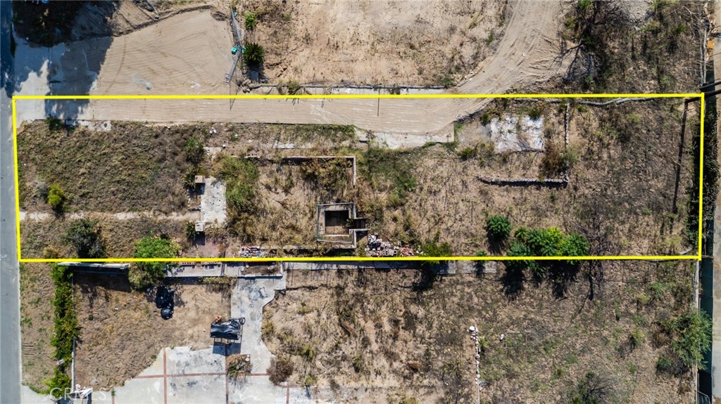 226 E Las Flores Drive Property Photo 6