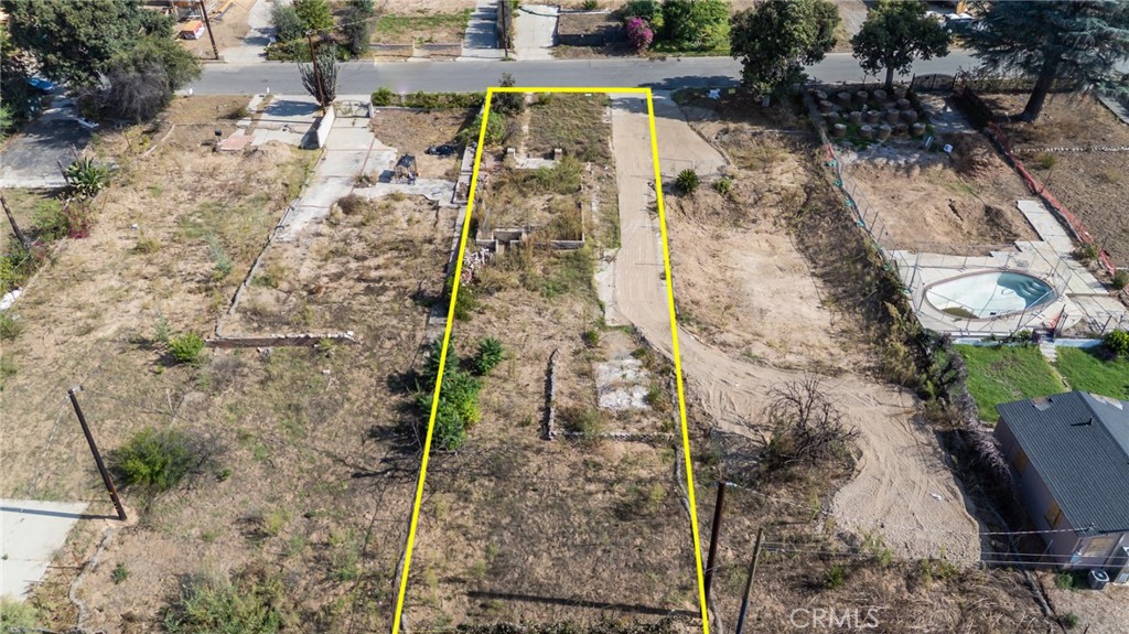 226 E Las Flores Drive Property Photo 11
