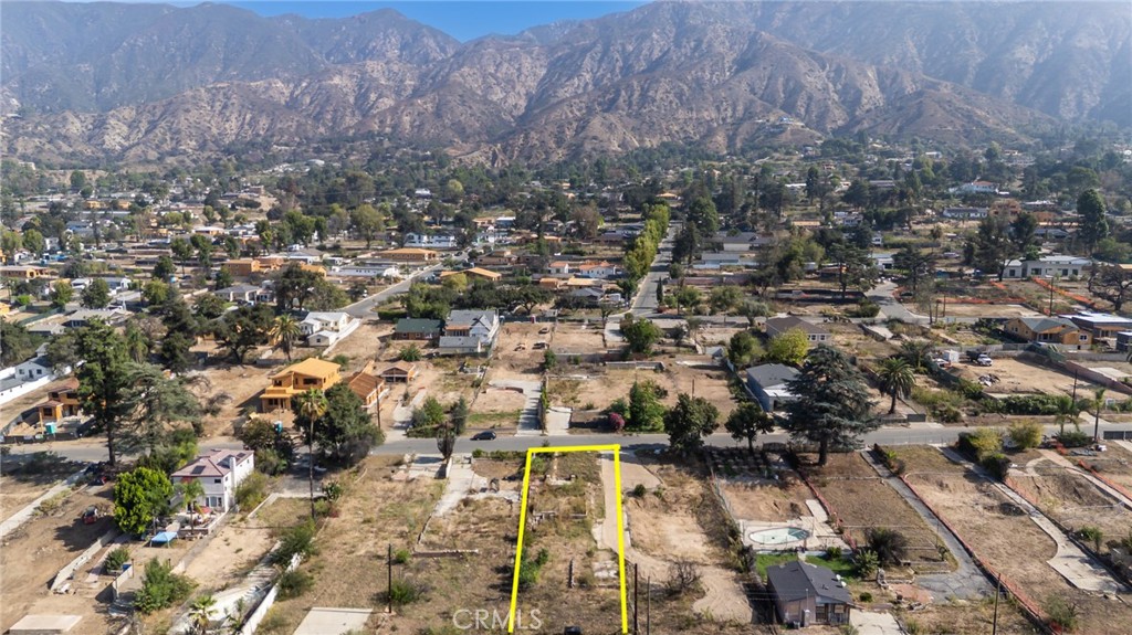 226 E Las Flores Drive Property Photo 12