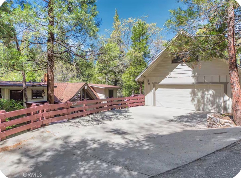 27945 Lakes Edge Property Photo 1