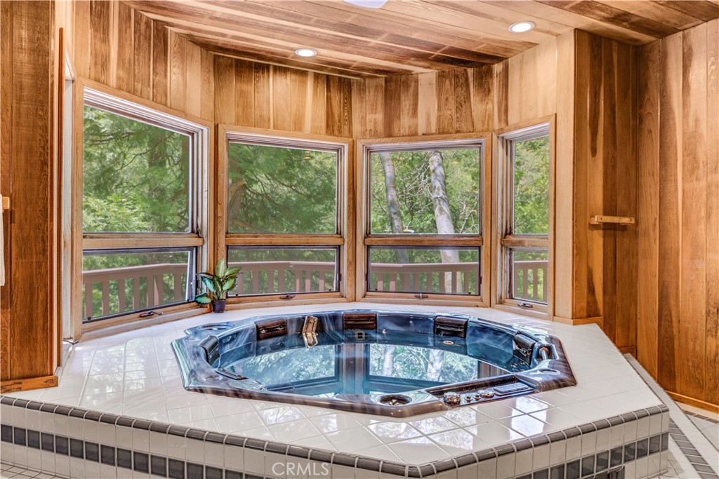 27945 Lakes Edge Property Photo 10