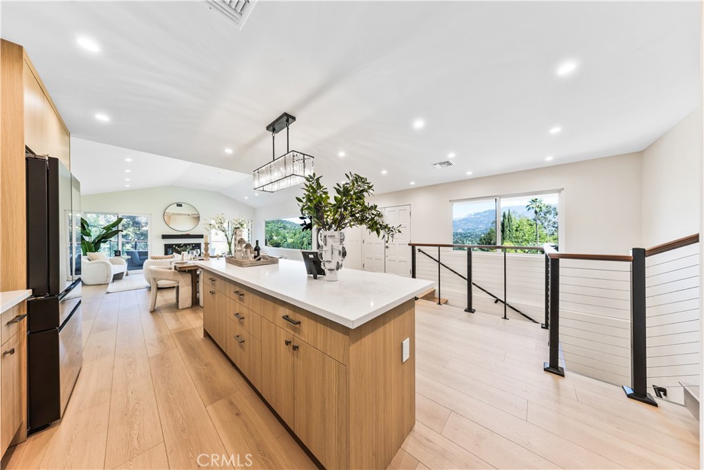 981 Glen Oaks Boulevard Property Photo 11