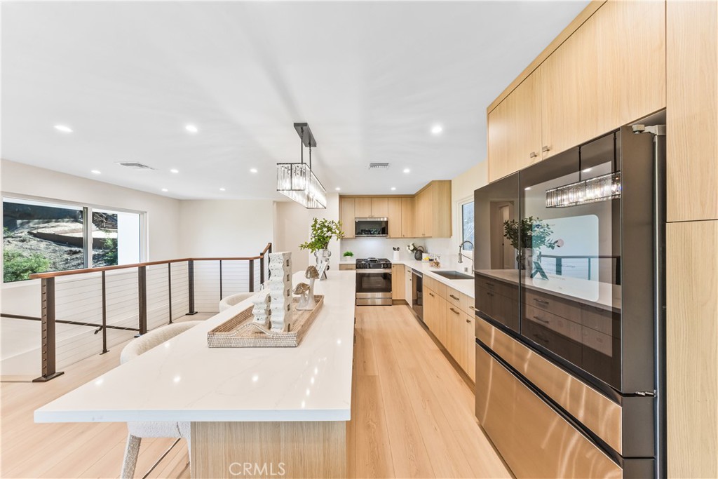 981 Glen Oaks Boulevard Property Photo 12