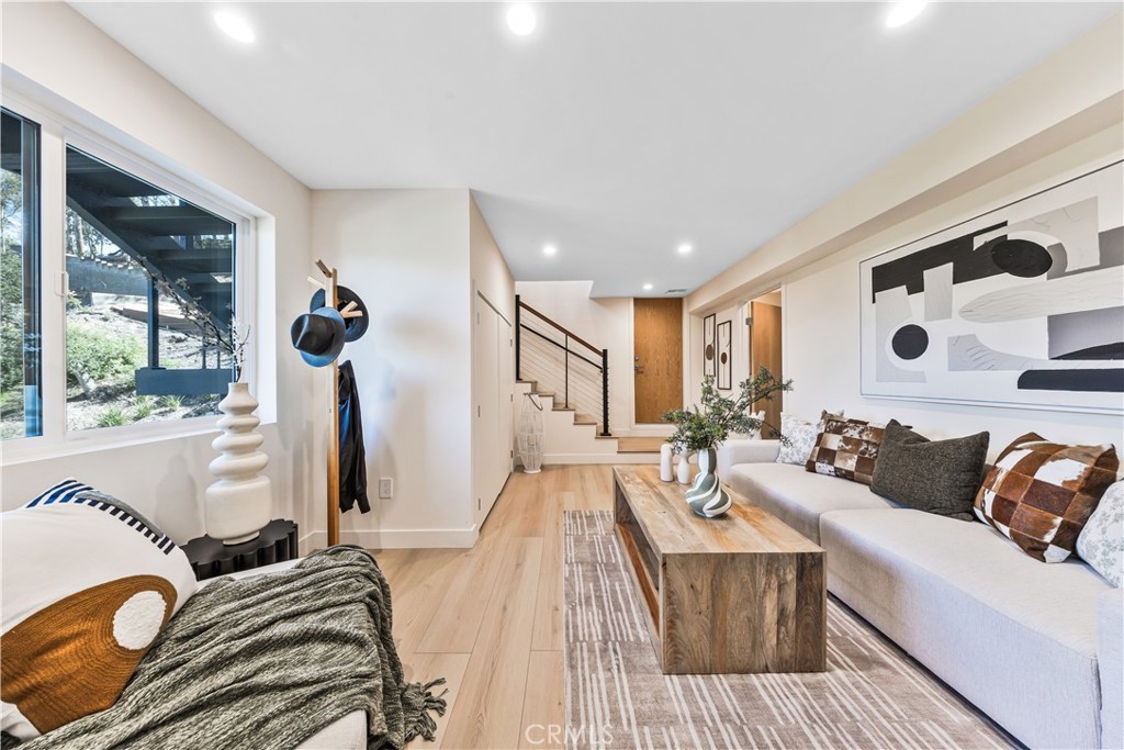 981 Glen Oaks Boulevard Property Photo 15