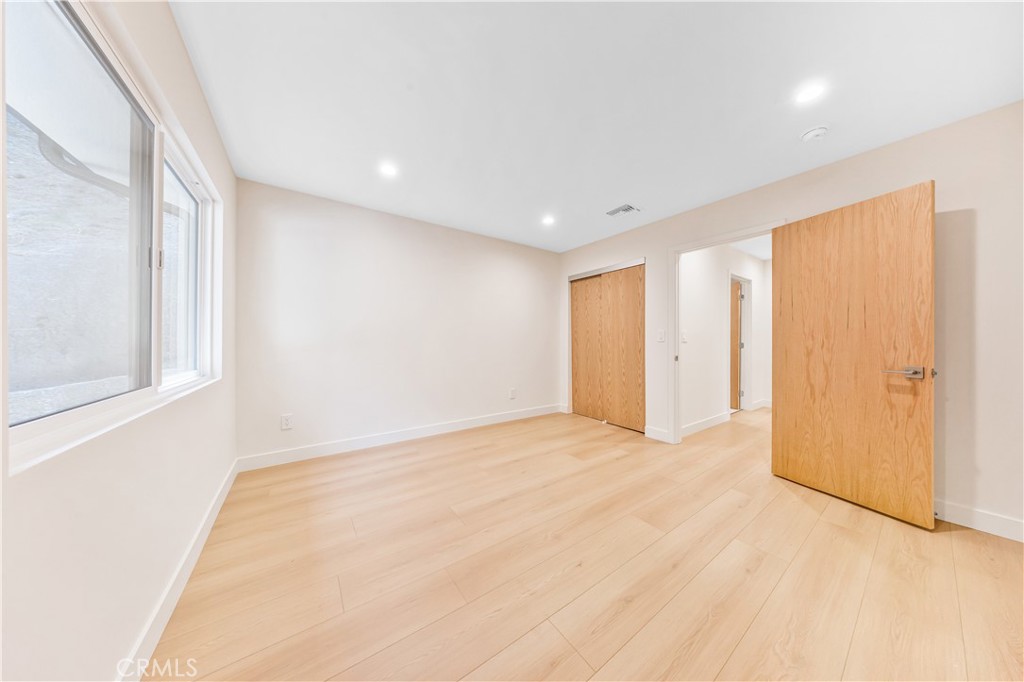981 Glen Oaks Boulevard Property Photo 19