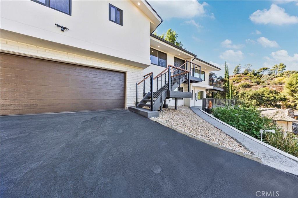 981 Glen Oaks Boulevard Property Photo 33