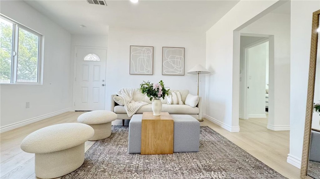 354 Van Ness Property Photo 2