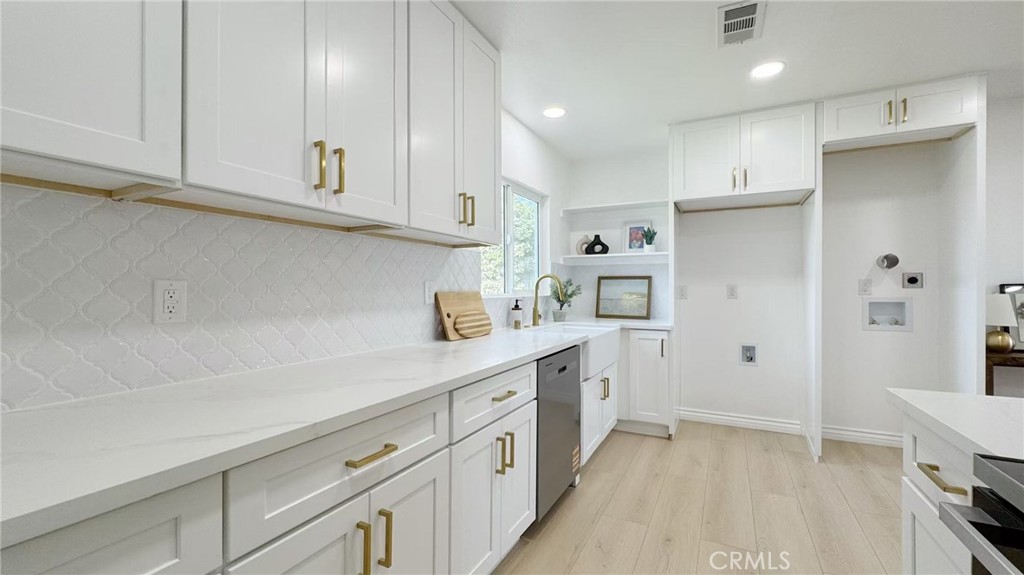 354 Van Ness Property Photo 6