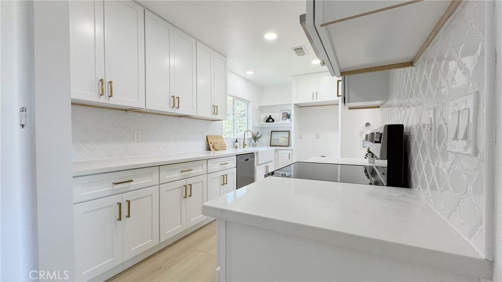 354 Van Ness Property Photo 7