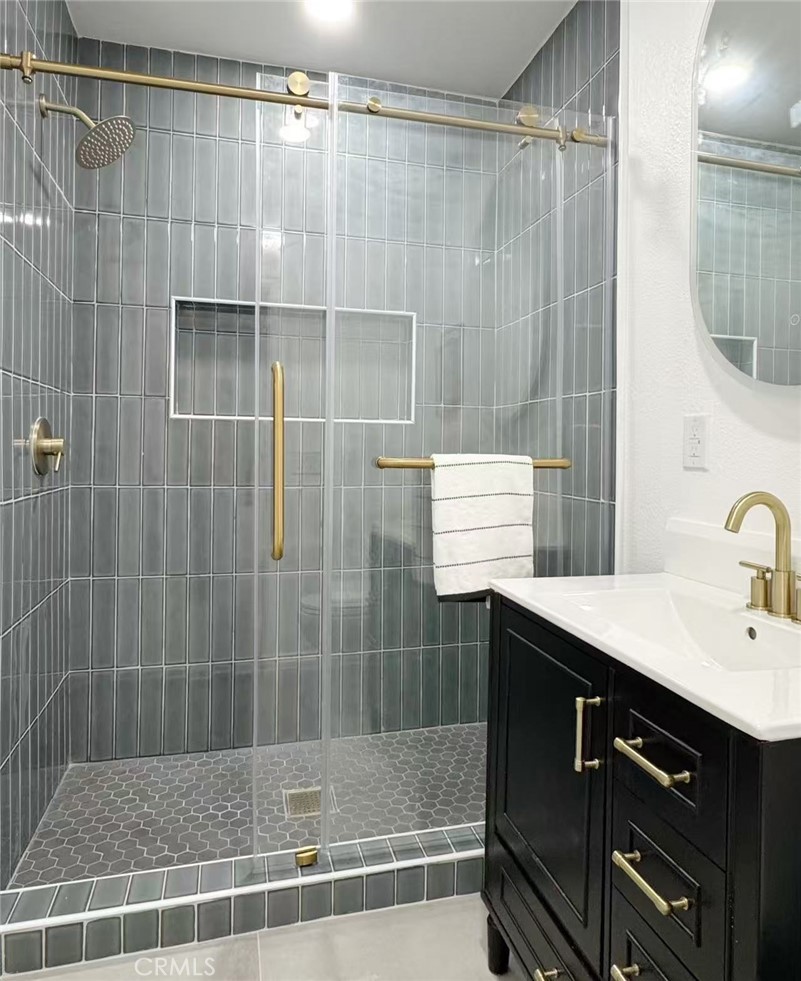 354 Van Ness Property Photo 8