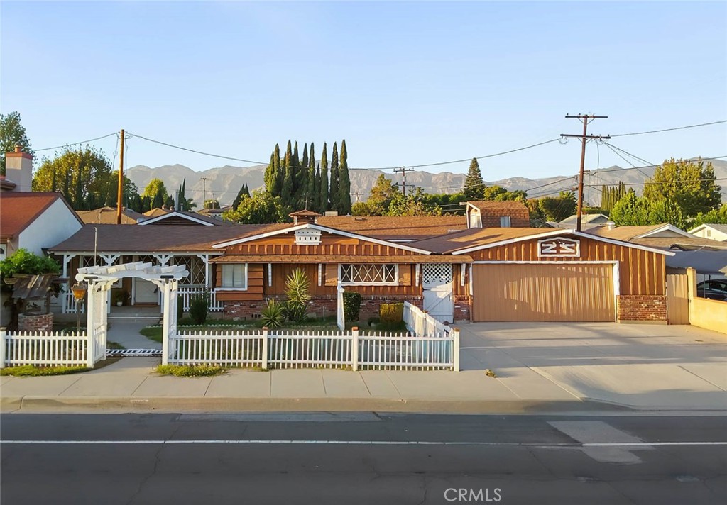 9147 Olive Street Property Photo 2
