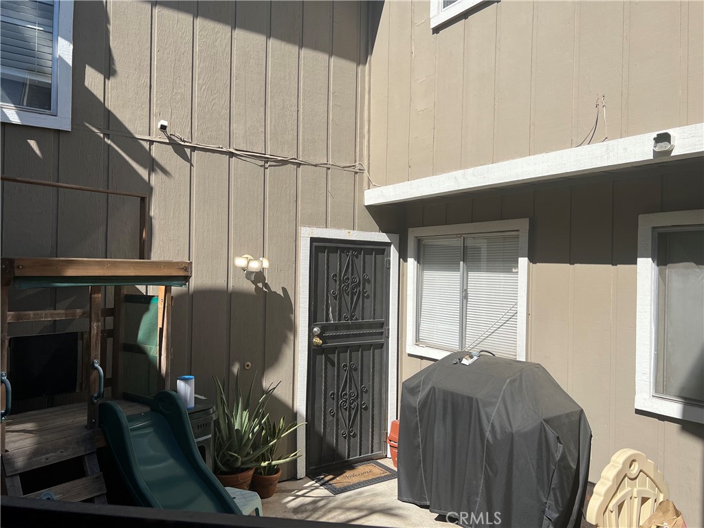 2421 S Reservoir Property Photo 2