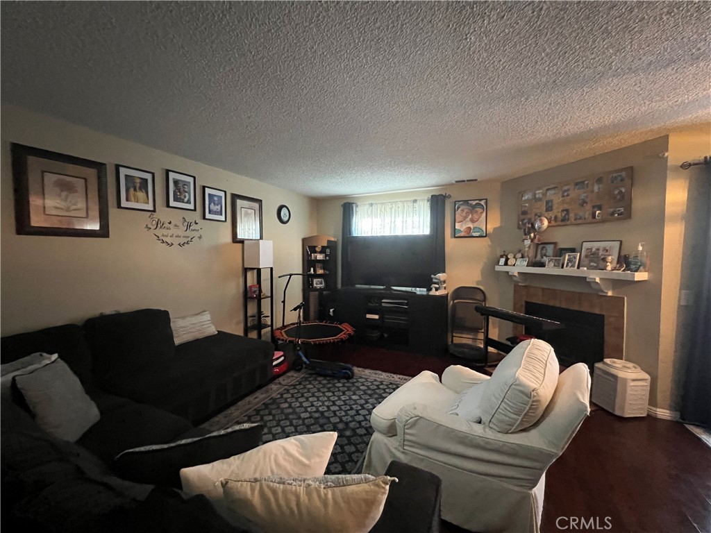 2421 S Reservoir Property Photo 3