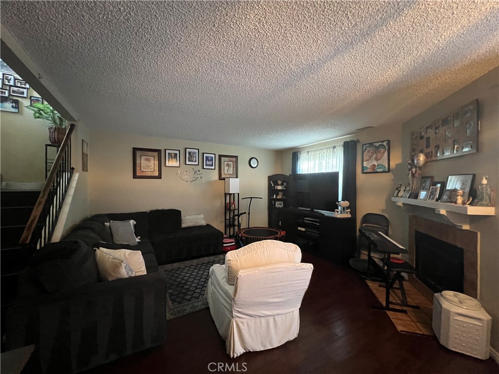 2421 S Reservoir Property Photo 4