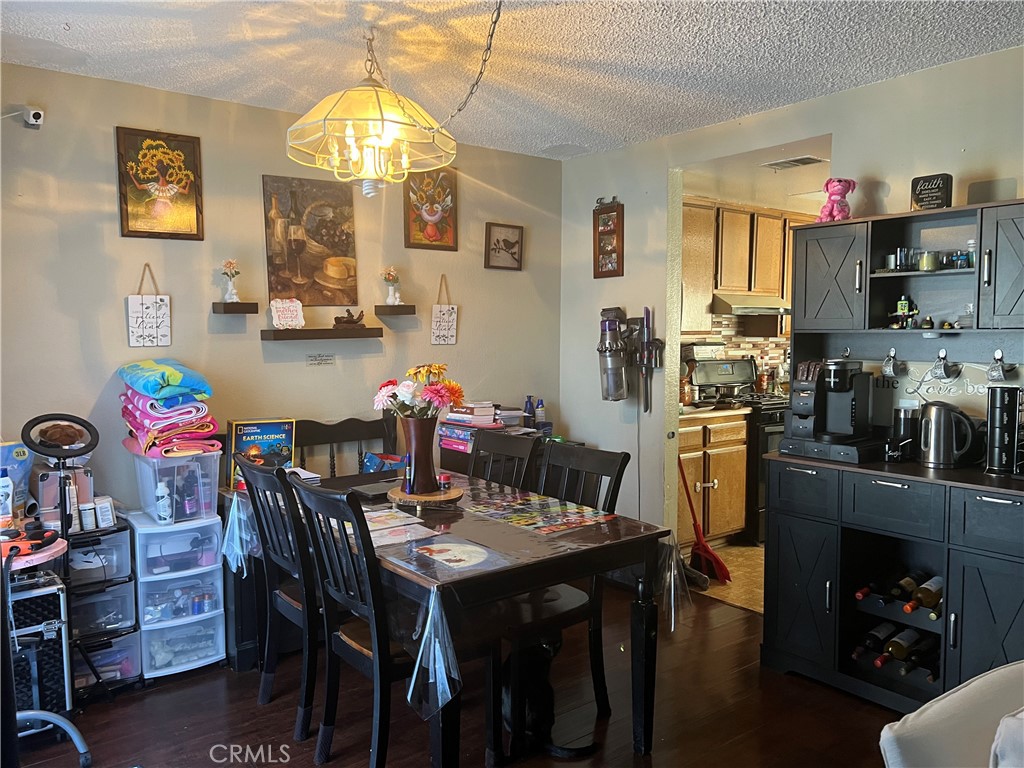 2421 S Reservoir Property Photo 6