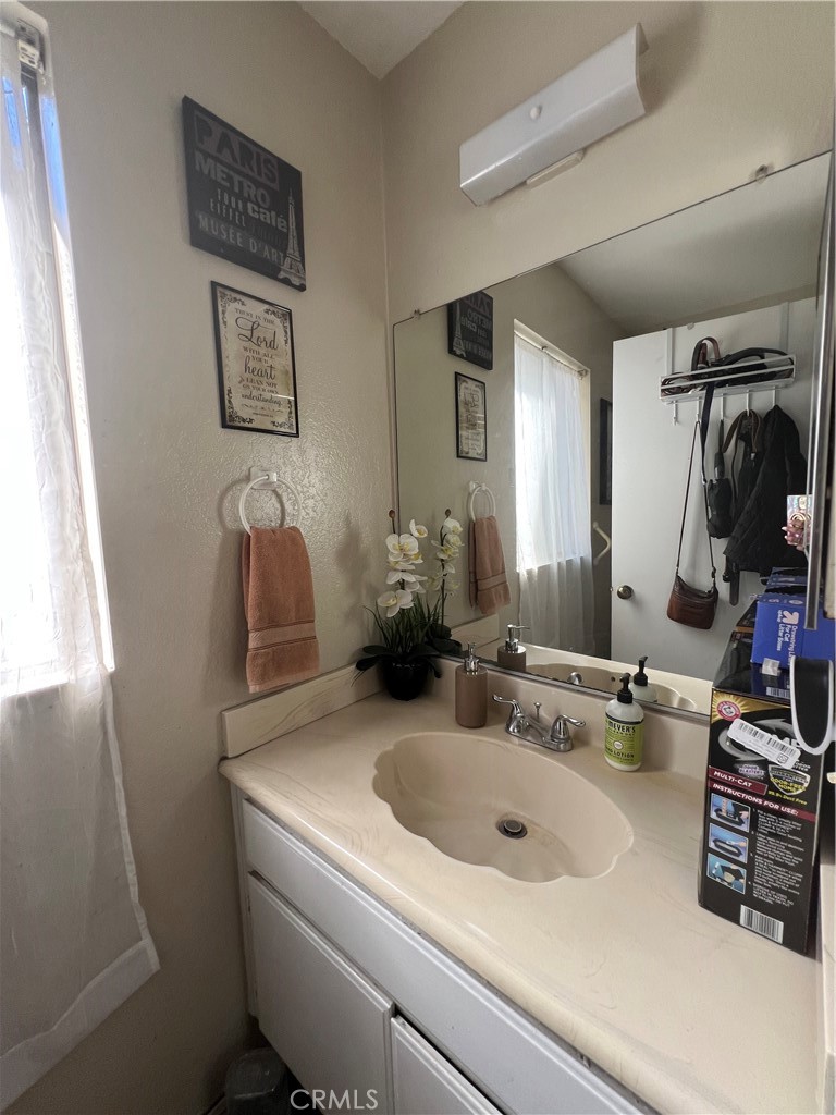 2421 S Reservoir Property Photo 10