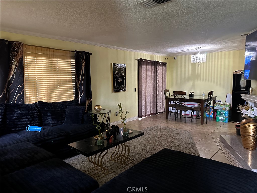 1806 N Vineyard Property Photo 2