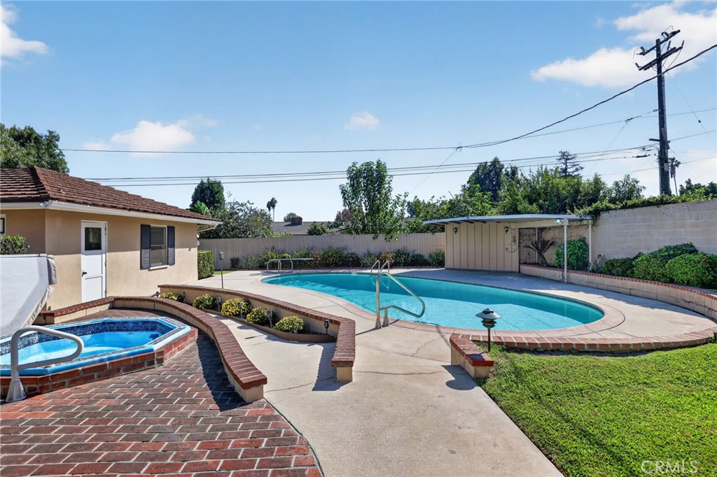 1154 La Rosa Property Photo 12