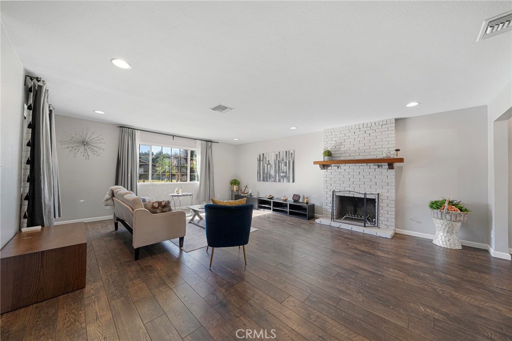20179 Barnard Avenue Property Photo 3