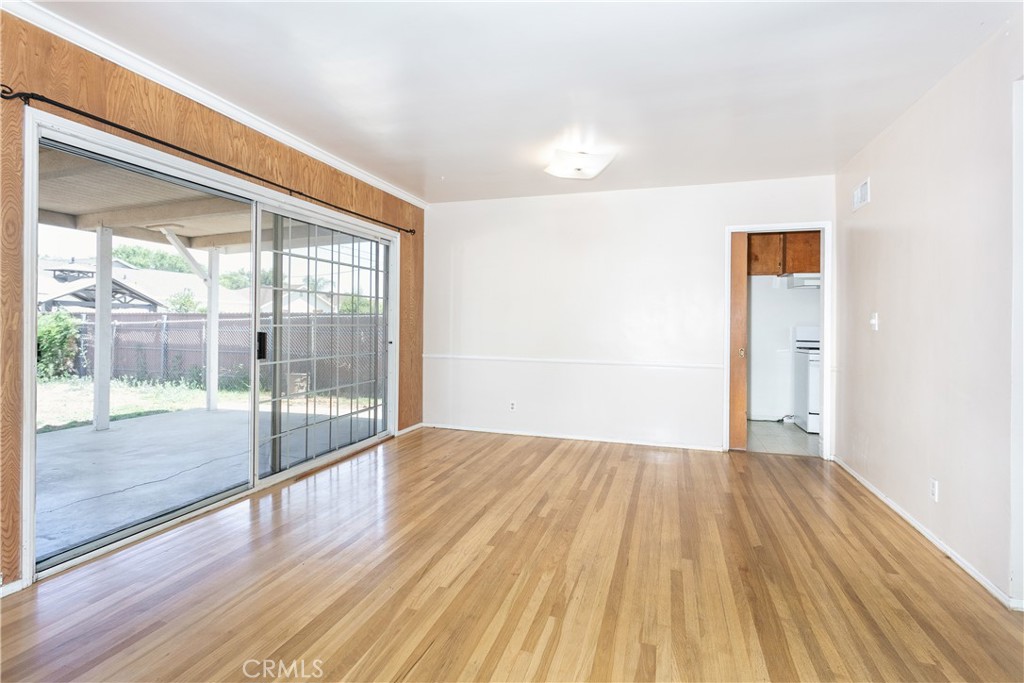 10436 Columbus Avenue Property Photo 7