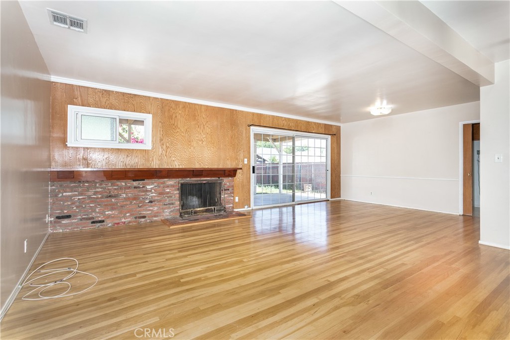 10436 Columbus Avenue Property Photo 8