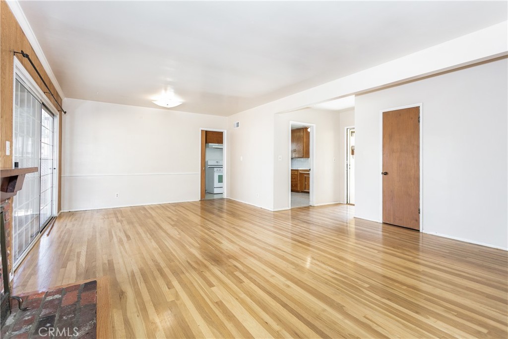 10436 Columbus Avenue Property Photo 10
