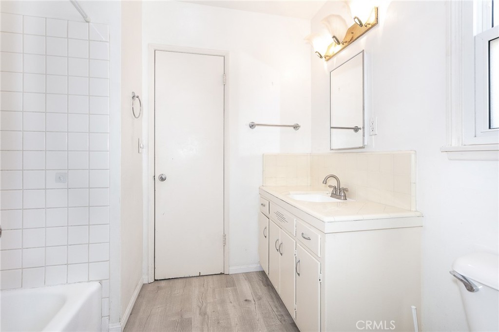 10436 Columbus Avenue Property Photo 18