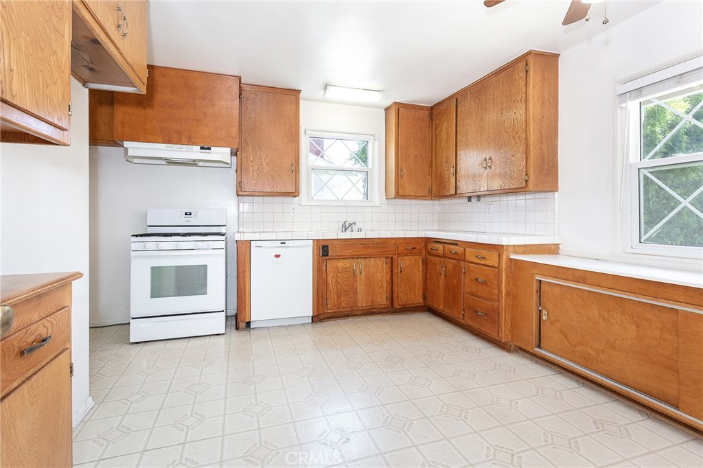 10436 Columbus Avenue Property Photo 33